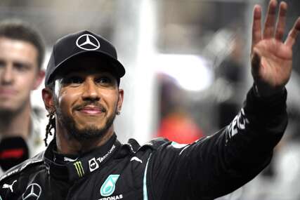 (FOTO) SPEKULACIJE SADA I POTVRĐENE Luis Hamilton napušta Mercedes i ide u Ferari