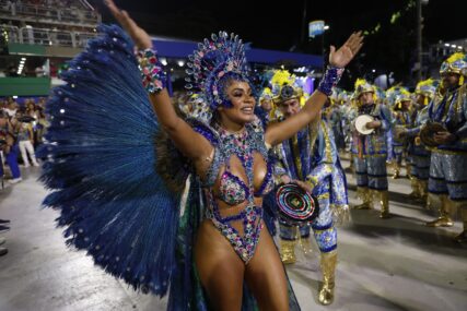 (VIDEO, FOTO) Karneval u Riju nikad provokativniji: Tijela namazana uljem u minijaturnim bikinijima, muzika koja tjera na zavodljivi ples