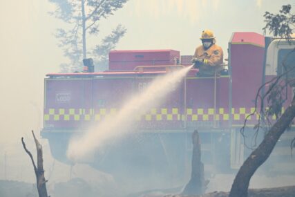 Naređena hitna evakuacija stanovnika: Vatrogasci se bore sa požarima u Australiji