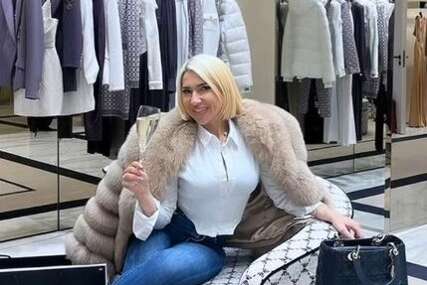 (FOTO) "Postala sam toliko dobra i neizbježna "Jovana Jeremić pije šampanjac u butiku i kupuje SKUPOCJENU GARDEROBU