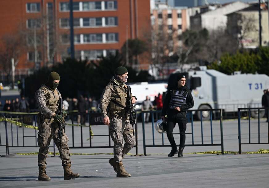 Napad ispred zgrade suda u Istanbulu r