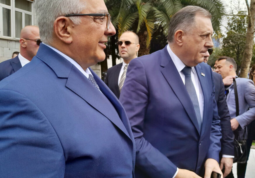 CRNOGORAC, A NE POSRBICA Tužilaštvo Crne Gore pokreće istragu zbog poruka kojima su demonstranti dočekali Dodika