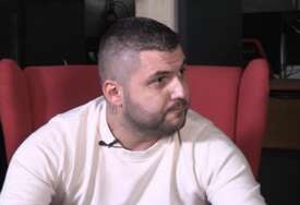 "SRAMOTA ME JE" Asmin ključa od bijesa zbog roditelje, grlili bivše snajke Staniju i Aneli