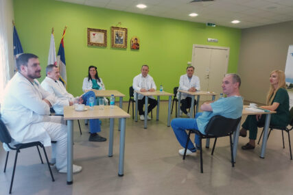 (FOTO) Svaka čast doktorima: U bijeljinskoj bolnici uspješno operisan KARCINOM PROSTATE