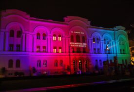 (FOTO) U bojama rijetkih bolesti: Posebno osvjetljenje na Gradskoj upravi i Banskom dvoru, podrška gradonačelnika Stanivukovića