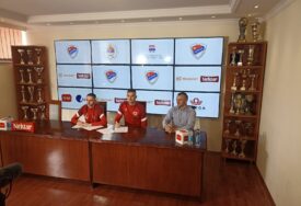 (FOTO) RADNO U PLATONOVOJ Borac produžio ugovore sa 2. mladih fudbalera
