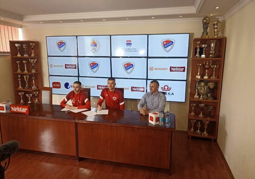 (FOTO) RADNO U PLATONOVOJ Borac produžio ugovore sa 2. mladih fudbalera