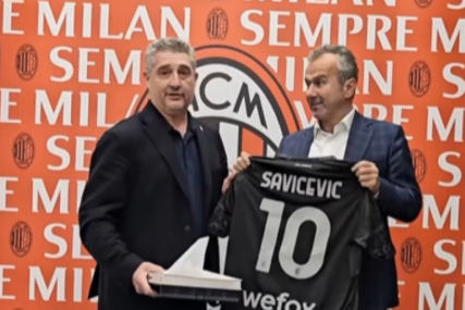 (VIDEO) "Ja sam želio da piše Genije, ali..." Milan na fenomenalan način dočekao Savićevića, imao poseban poklon za svoju legendu