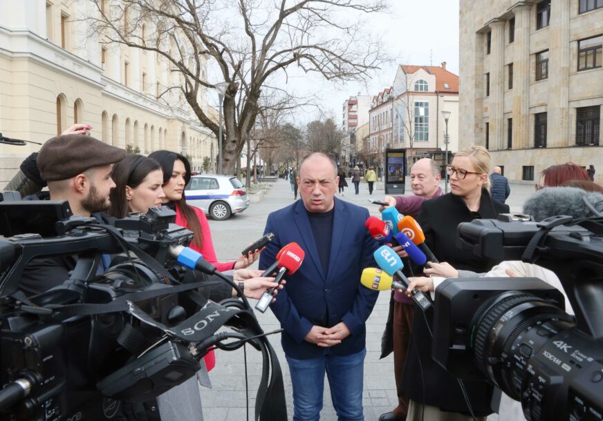 (FOTO) „STEVANDIĆEVA SRAMOTA“ Crnadak ljut jer nema opozicije u delegaciji za Sabor Srpske i Srbije