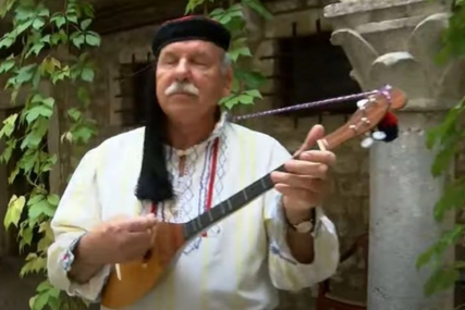 Godine provodio sa pastirima u planini: Muzičar Ivo Brkić koji je POGINUO U SAOBRAĆAJNOJ NESREĆI doktorirao u 74. godini