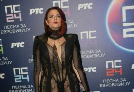 (FOTO) Radila kao STRIPTIZETA, a sinoć se pojavila na "Pjesmi Evrovizije": Provokativni stajling hrvatske pjevačice svima zapeo za oko