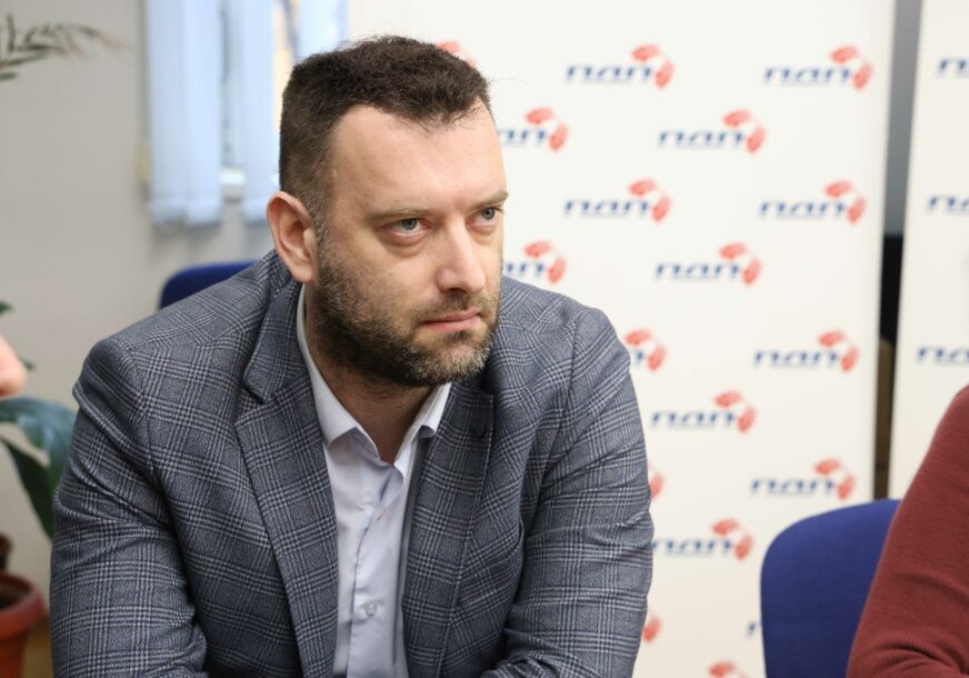(FOTO) “Koja logika je povećati izdvajanja za privatnu kompaniju za 25 odsto” Grmuša postavio pitanje Vladi Srpske