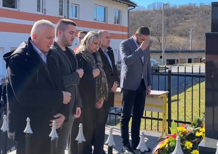 (FOTO) "Zahvalnost onima koji su svoje živote položili za Republiku Srpsku" U Motikama služen parastos za poginule borce VRS