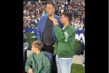 (VIDEO, FOTO)  SPEKTAKL U LOS ANĐELESU Đoković došao da gleda Mesija i Joveljića, a društvo mu je pravio legendarni srpski košarkaš