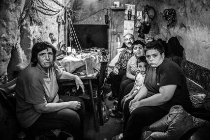 (FOTO) "Ponekad i gladni legnemo u krevet" Porodica Čuturilov ŽIVI U PEĆINI u uslovima koji nisu dostojni čovjeka, auto im i špajz i ormar