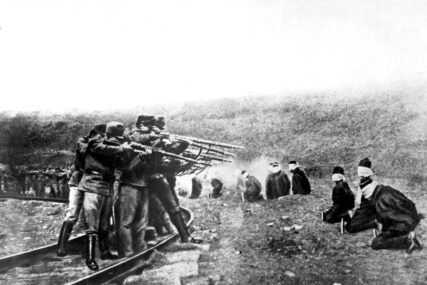 Austrougarski vojnici strijeljaju srpski narod 1917. godine