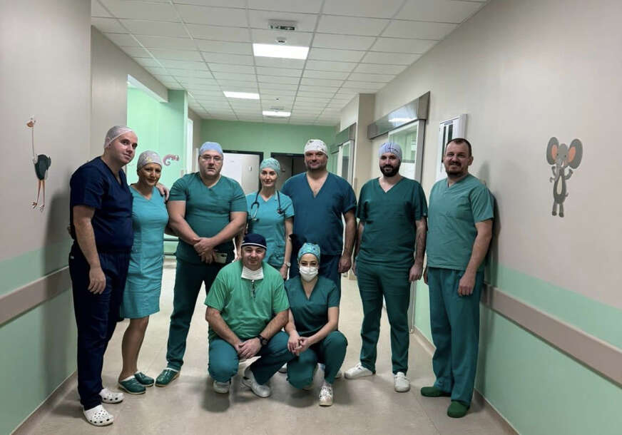 Uspjeh hirurga Bolnice "Srbija": Prva operacija ugradnje koljena nakon 20 godina