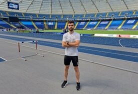(FOTO) "Cilj plasman na Evropsko ili Svjetsko prvenstvo" Stefan Stanković ponio priznanje za najboljeg atletičara u Republici Srpskoj