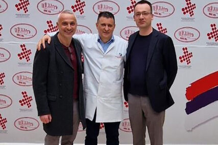 (FOTO) “Uspio sam što mnogima nije pošlo za rukom” Đajić se pohvalio posjetom 2 doktora iz Rusije i Amerike u UKC Srpske