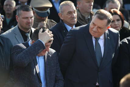 Vlado Đajić Dodik češu se po glavi