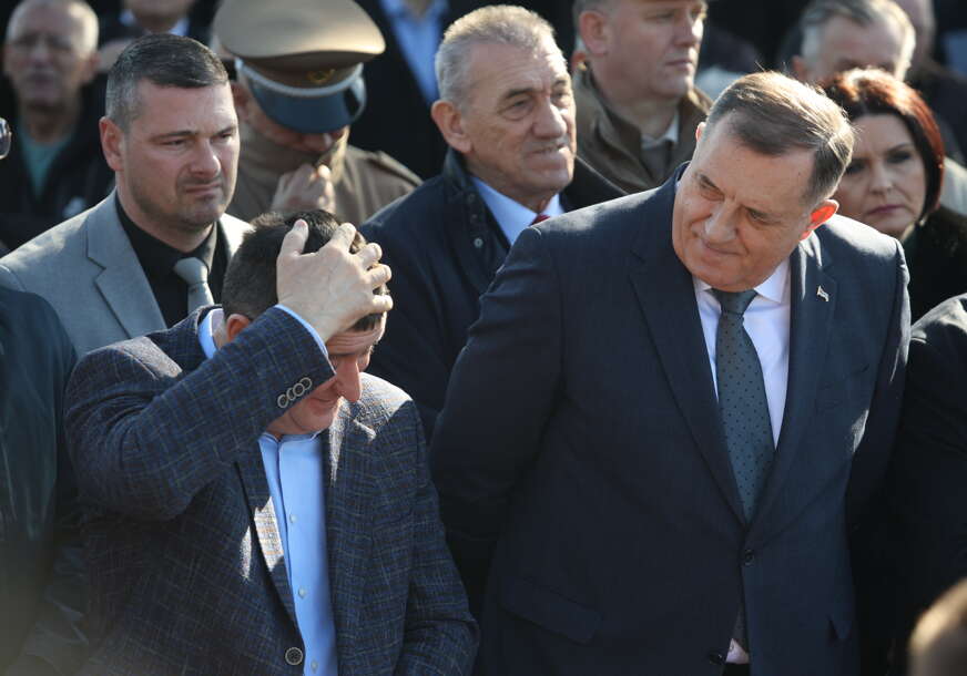 Vlado Đajić Dodik češu se po glavi