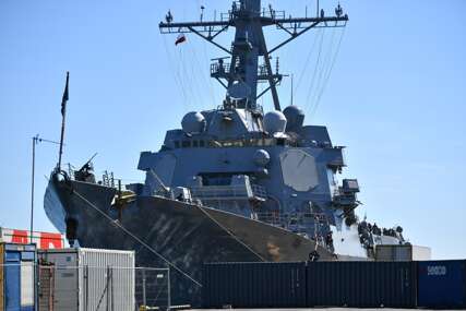 (VIDEO) Sekunde ih dijelile od KATASTROFE: Huti zamalo pogodili američki ratni brod, spasla ih “zadnja linija odbrane”