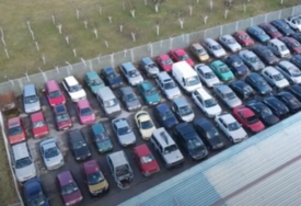 (VIDEO) Od nekih ostala samo školjka: Ovako izgledaju automobili u Banjaluci koji ČEKAJU DA BUDU UNIŠTENI
