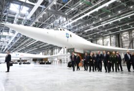 (FOTO) PUTIN NA BIJELOM LABUDU Ruski lider leti na najvećem supersoničnom avionu na svijetu