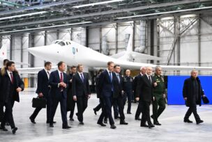 Putin posjetio Kazahstan i avion Tu-160M