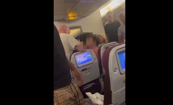 Muškarac napravio incident na letu za London