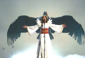 (VIDEO) U BIJELOM I SA KRILIMA Breskvica među favoritima sa pjesmom “Gnezdo orlovo”