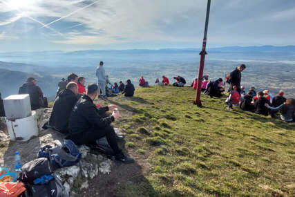(FOTO) "Dani zime na Kozari" Više od stotinu učesnika danas je uživalo na planinarskom maršu