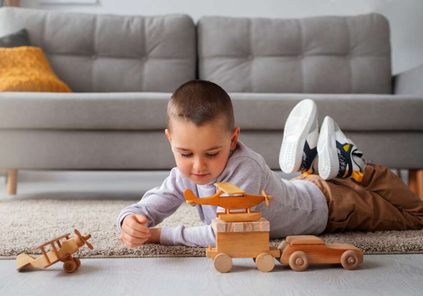 VAŽNI SAVJETI RODITELJIMA Djeca dijeljenjem igračaka uče prve društvene vještine