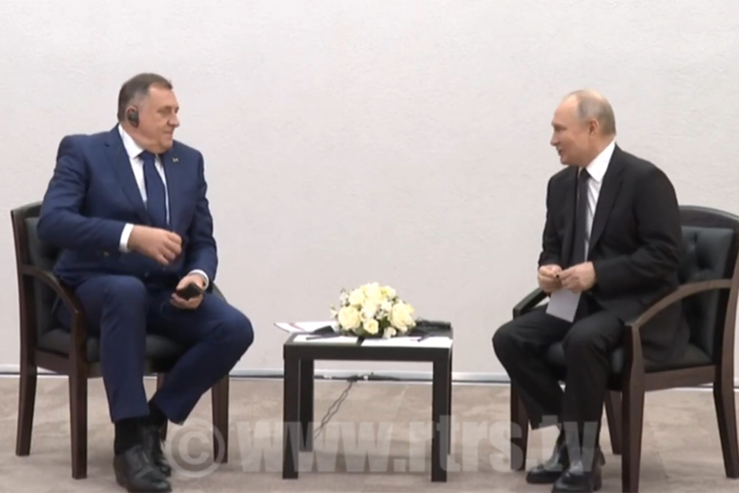 Milorad Dodik u razgovoru sa Vladimirom Putinom istakao da Republika Srpska  ima ogromnu podršku Aleksandra Vučića i Viktora Orbana