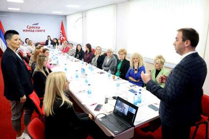 „Lijep govor je veoma važan, naročito u politici“ Forum žena SPS organizovao seminar o vještinama komunikacije
