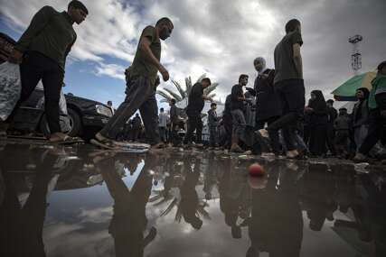 Muke ljudi u Gazi: Zbog nestašica pitke vode primorani da PIJU KIŠNICU IZ LOKVI