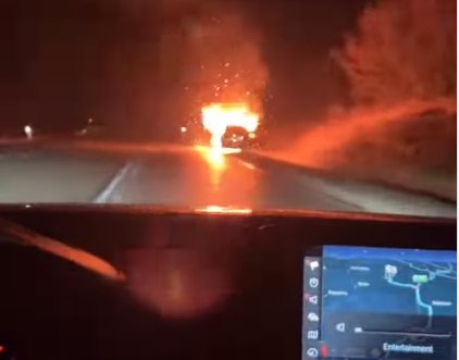 (VIDEO) BUKTI VATRA Požar u automobilu