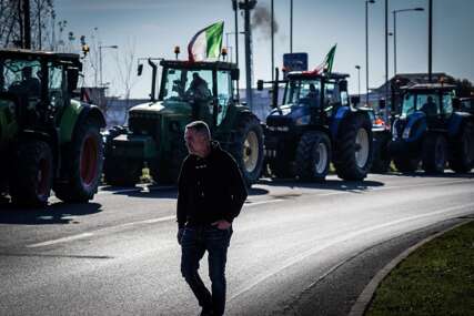 Farmeri “bacili kocku”, pa traktorima okupirali Rim: Protest poljoprivrednika se prelio i u Italiju