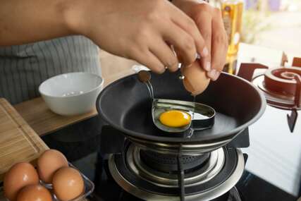 Većina ljudi pravi jednu veliku grešku: Ovo je najnezdraviji način pripreme jaja