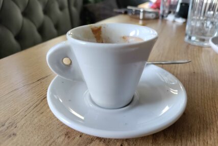 Kafa tokom ljetne sezone POSTALA LUKSUZ: Cijene na hrvatskom ostrvu ostavljaju bez teksta