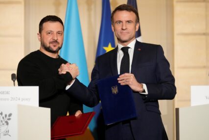 UKRAJINA DOBILA MOĆNU PODRŠKU Makron i Zelenski potpisali sporazum o bezbijednosti