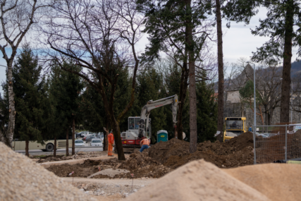 (FOTO) Nova zelena oaza u Banjaluci: Radovi na izgradnji parka posvećenom Tvrtku I Kotromaniću teku prema planu