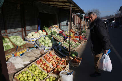"Trebalo bi da bude naznačena zemlja porijekla" Zaustavljene pošiljke voća i povrća u Srpsku zbog prisustva PESTICIDA