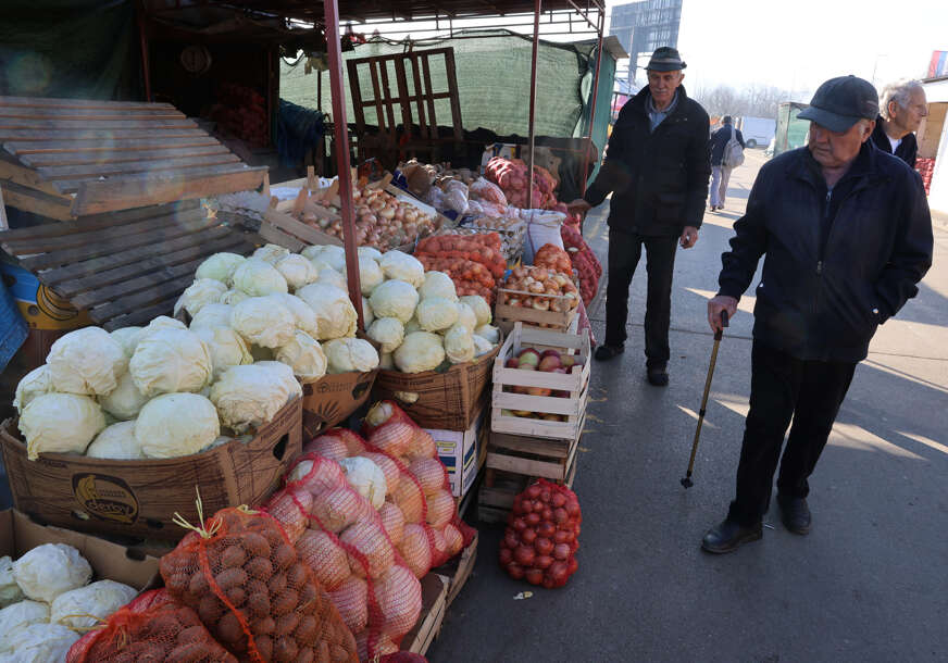 prodaja povrća na pijaci 