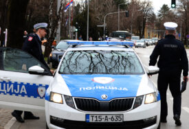 Na javnom mjestu i u društvu MALOLJETNIKA PUŠIO "DŽOINT": Policija kaznila 6 Banjalučana ZBOG DROGE