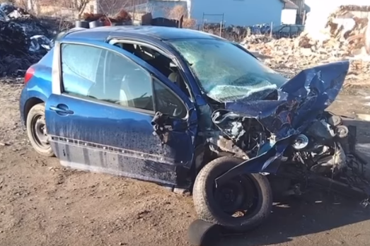 (VIDEO) Detalji jezive saobraćajne nesreće u kojoj je POGINUO MLADIĆ (23): Vozio velikom brzinom, pa izgubio kontrolu i UDARIO U BANDERU
