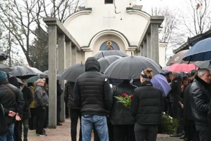 (FOTO) NIJE MOGAO DA SAKRIJE SUZE Novica Veličković zaplakao na sahrani Dejana Milojevića
