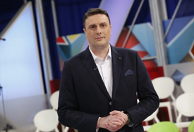 (VIDEO) VELIKO IZNENAĐENJE U „POTERI“ Oglasio se Slobodan Šarenac nakon što je postao novi voditelj, evo šta se još mijenja u omiljenom kvizu