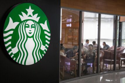 (VIDEO) Neobičan napitak privukao veliku pažnju: "Starbaks" započeo prodaju KAFE SA UKUSOM SVINJETINE