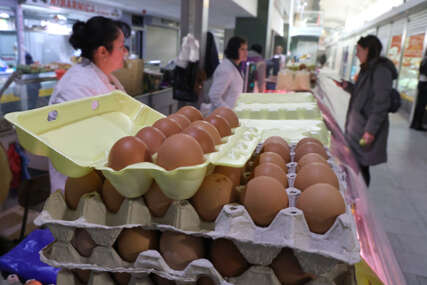 prodaja jaja na tržnici 